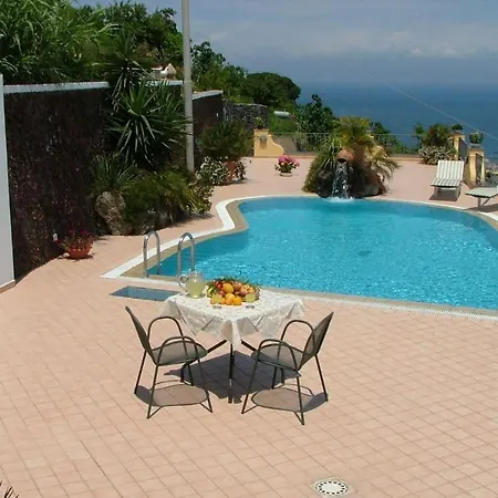 Apartamento Cretaio Sleeps 7 Pool
